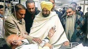 Punjab CM Charanjit Singh Channi meets survivor of Ludhiana Court Blast incident in the hospital
